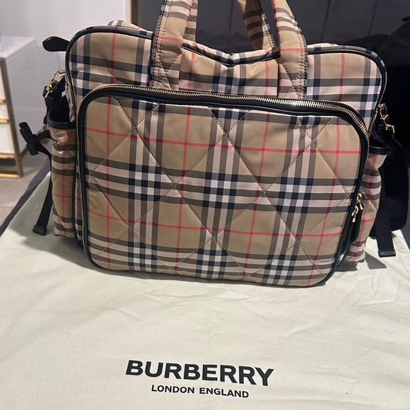 Burberry Black and Red Baby Bag with Signature Style - Picture 2 of 11